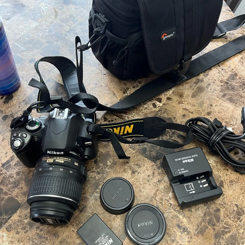 Nikon D60 with AF-S DX NIKKOR 18-55mm f/3.5-5.6G VR Lens